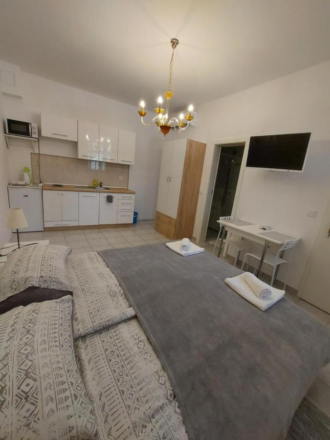 Studio Apartments Ana & Mia Vis Ngoại thất bức ảnh