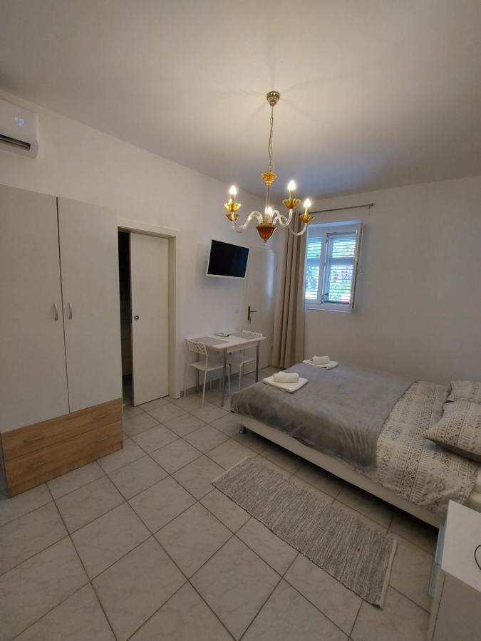 Studio Apartments Ana & Mia Vis Ngoại thất bức ảnh