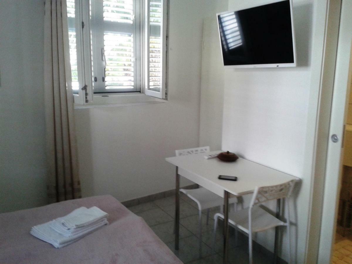 Studio Apartments Ana & Mia Vis Ngoại thất bức ảnh